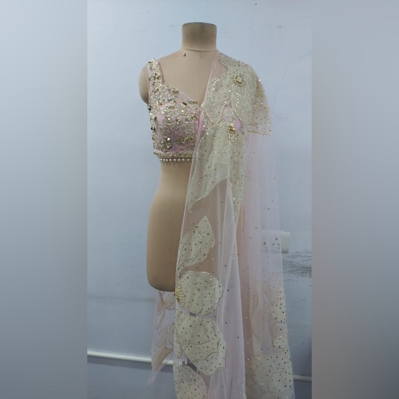 Seema Gujral Lehenga Size 4/6 - Picture 4 of 10